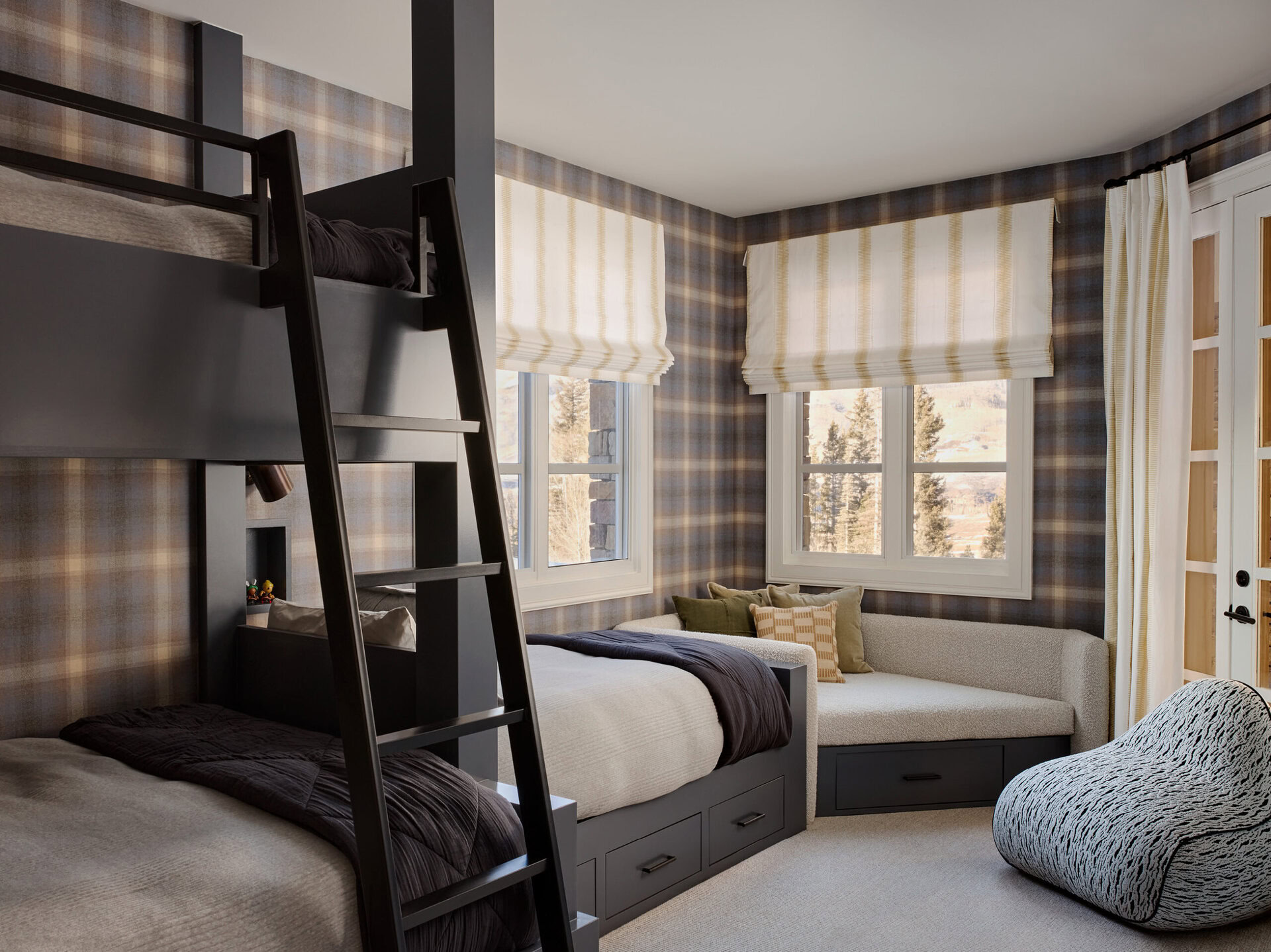 Web Jsds Lookbook Interior Pages19 Scaled